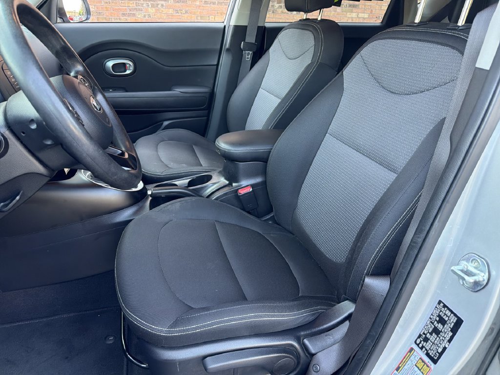 Used 2017 Kia Soul + FWD image 17