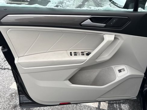 Certified 2022 Volkswagen Tiguan SE R-Line image 14