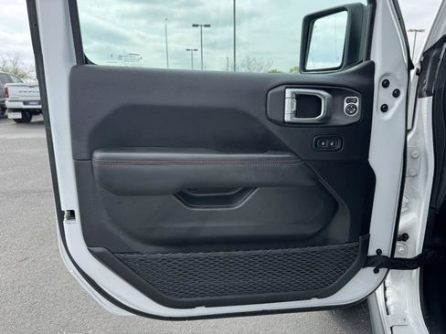 Used 2024 Jeep Gladiator Rubicon w/ Technology Group AWD/4WD image 24