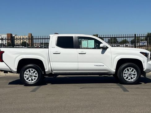 Certified 2025 Toyota Tacoma SR5 AWD/4WD image 3
