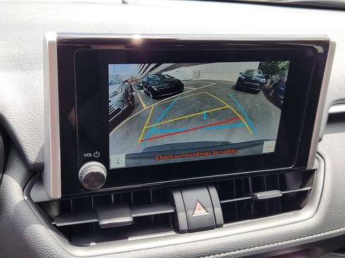 Used 2025 Toyota RAV4 XLE AWD/4WD image 15