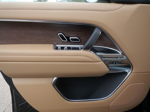 New 2026 Land Rover Range Rover Long Wheelbase SE image 4