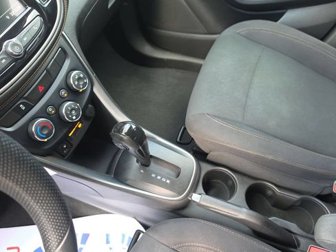 Used 2019 Chevrolet Trax LS FWD image 22