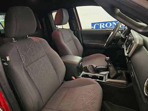 Used 2016 Toyota Tacoma TRD Off-Road AWD/4WD image 19