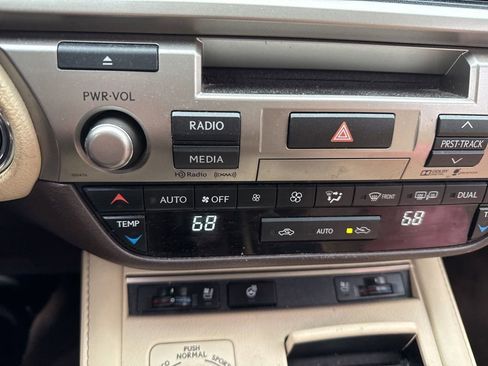 Used 2016 Lexus ES 350 w/ Navigation System Package image 16