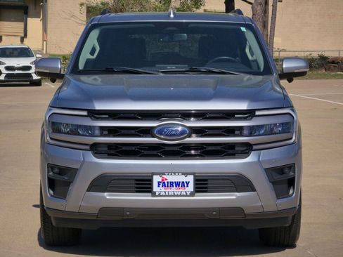 Used 2022 Ford Expedition XLT image 2