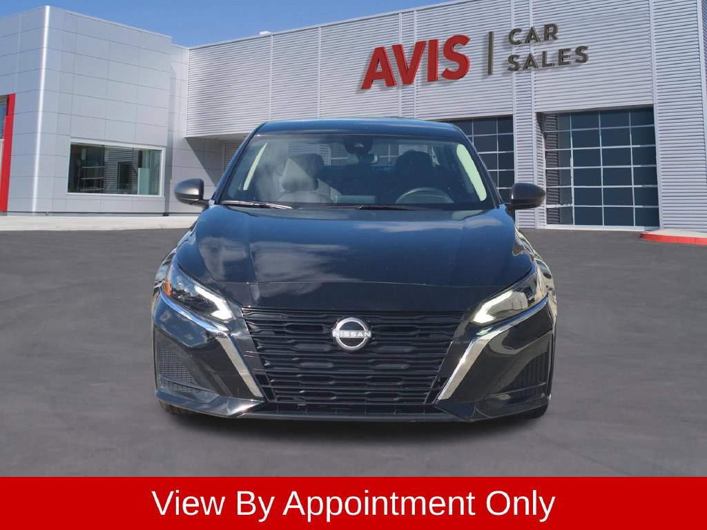 Used 2025 Nissan Altima 2.5 SV FWD image 2