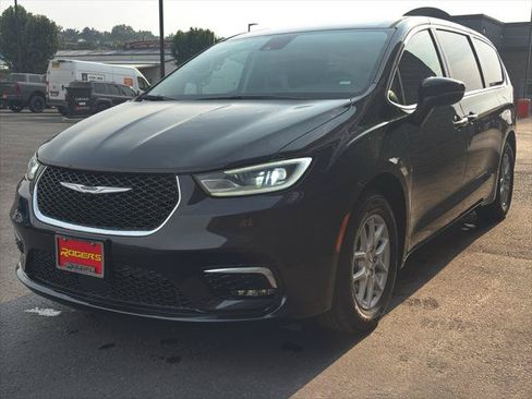 Certified 2023 Chrysler Pacifica Touring-L FWD image 2