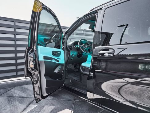 Used 2023 Mercedes-Benz Metris Passenger image 32
