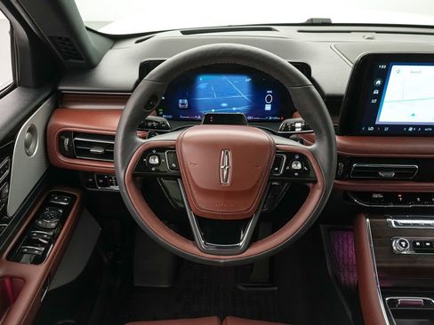 Used 2025 Lincoln Aviator Reserve w/ Equipment Group 201A AWD/4WD image 13