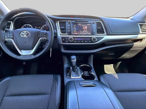 Used 2017 Toyota Highlander Plus FWD image 14