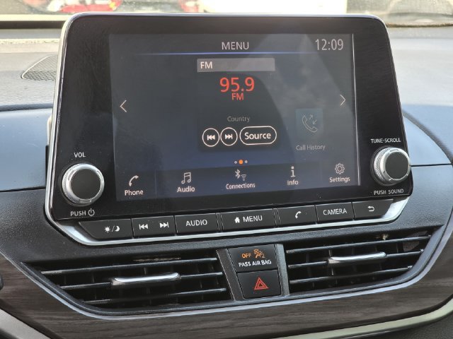 Used 2024 Nissan Altima 2.5 SV FWD image 10