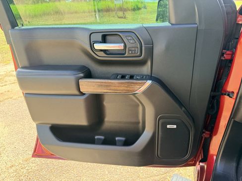 Used 2019 Chevrolet Silverado 1500 High Country w/ Technology Package AWD/4WD image 29