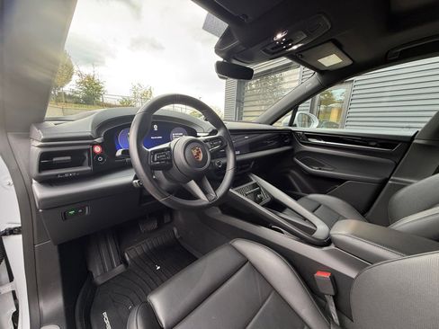 Certified 2024 Porsche Macan 4 Electric image 4