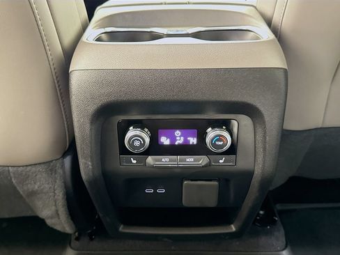 Used 2025 GMC Acadia Elevation w/ Elevation Premium Package FWD image 24