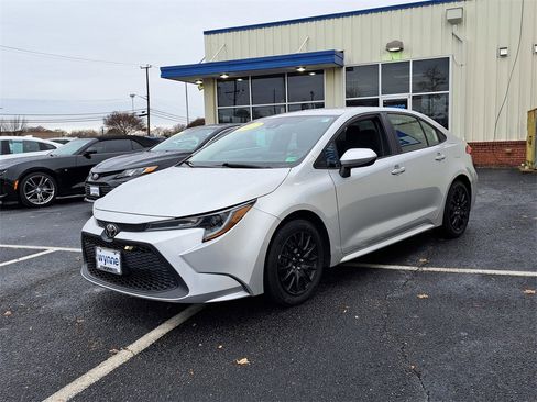 Used 2022 Toyota Corolla LE image 3