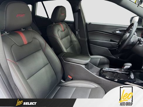 Used 2025 Chevrolet Trax RS w/ Driver Confidence Package FWD image 29