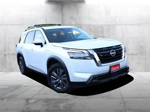 Certified 2025 Nissan Pathfinder SV w/ SV Premium Package FWD image 2