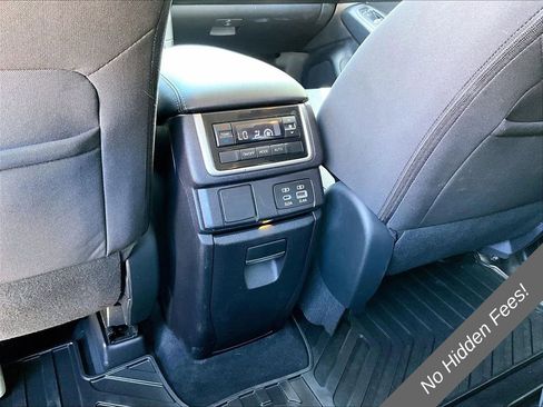 Used 2023 Subaru Ascent Premium w/ Convenience Package AWD/4WD image 29