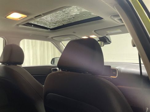 Used 2023 Hyundai Venue SEL image 12