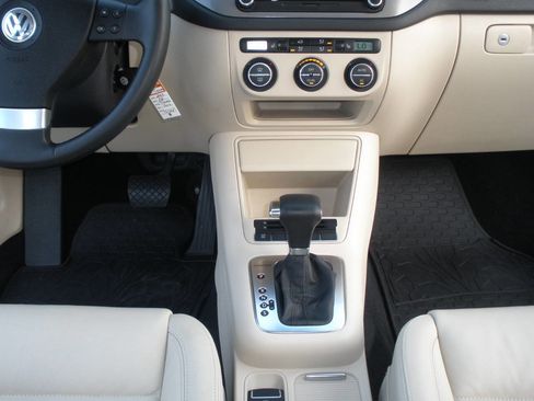 Used 2009 Volkswagen Tiguan SE image 33