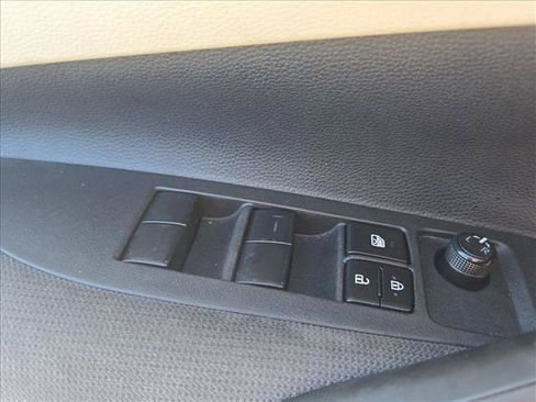 Used 2025 Toyota Corolla LE FWD image 14