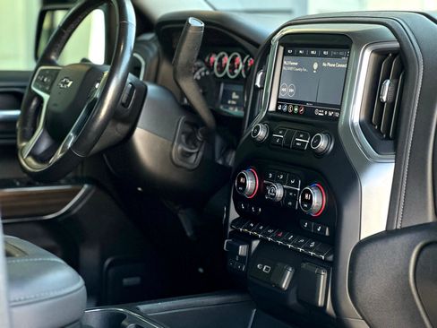 Used 2021 Chevrolet Silverado 1500 LT Trail Boss w/ Convenience Package II image 12