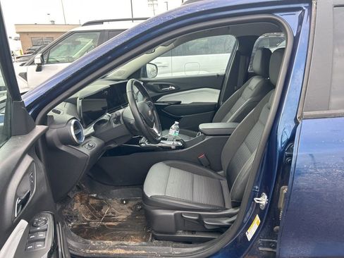 Used 2024 Chevrolet Trax LT w/ Driver Confidence Package image 9