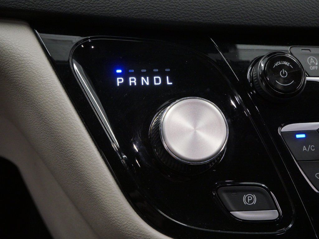 Certified 2023 Chrysler Pacifica Touring-L FWD image 26