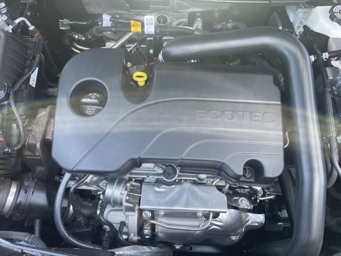Used 2026 Chevrolet Equinox LT FWD image 32