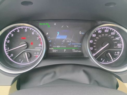 Used 2018 Toyota Camry XLE image 30