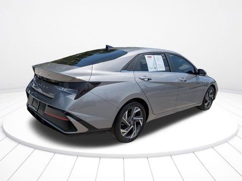 Used 2024 Hyundai Elantra Limited FWD image 4