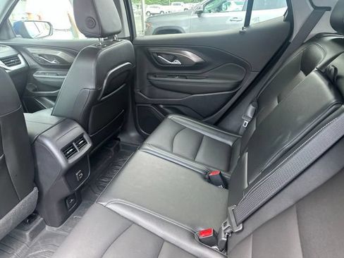 Used 2024 GMC Terrain SLT w/ Tech Package FWD image 6