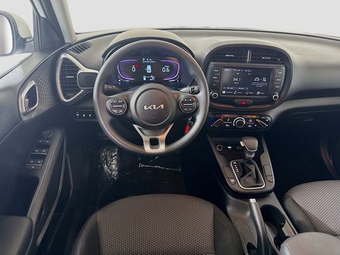Used 2025 Kia Soul LX w/ LX Technology Package image 17