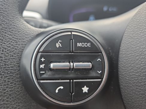 Certified 2025 Kia Soul LX w/ LX Technology Package FWD image 24