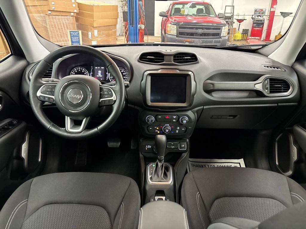 Used 2023 Jeep Renegade Latitude w/ Sun/Sound Group AWD/4WD image 15