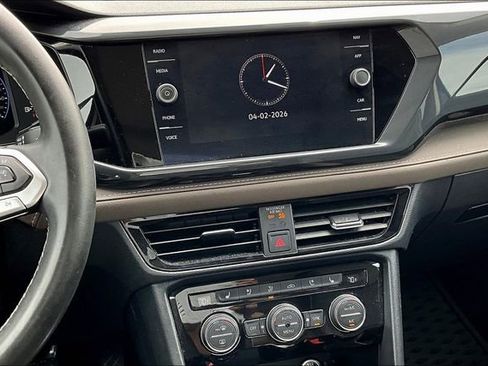 Used 2022 Volkswagen Taos SEL image 9