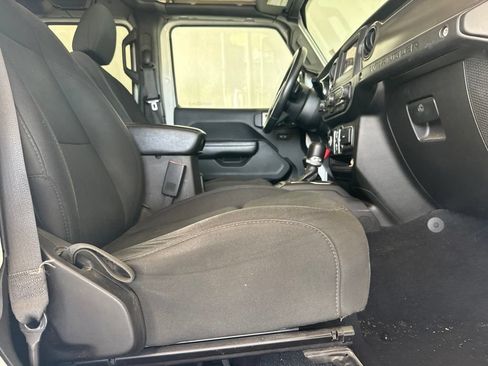 Used 2019 Jeep Wrangler Unlimited Sport S AWD/4WD image 4