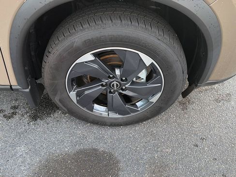 Used 2024 Nissan Rogue SV FWD image 39