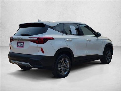 Used 2023 Kia Seltos LX AWD/4WD image 5