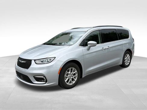 Used 2022 Chrysler Pacifica Touring-L FWD image 7