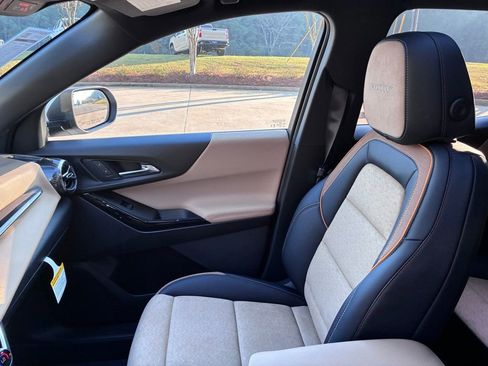 New 2026 Chevrolet Equinox ACTIV w/ Convenience Package III FWD image 32