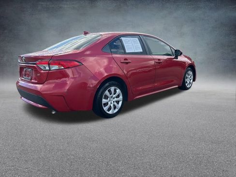 Used 2021 Toyota Corolla LE image 4