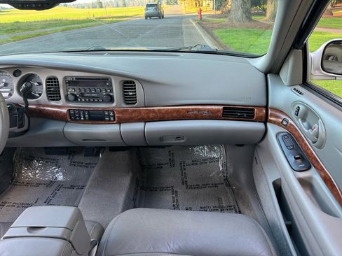 Used 2002 Buick Le Sabre Limited w/ Driver Confidence Pkg image 9