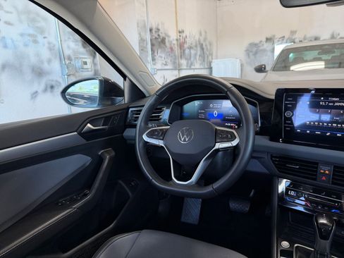 Used 2025 Volkswagen Jetta SE image 33