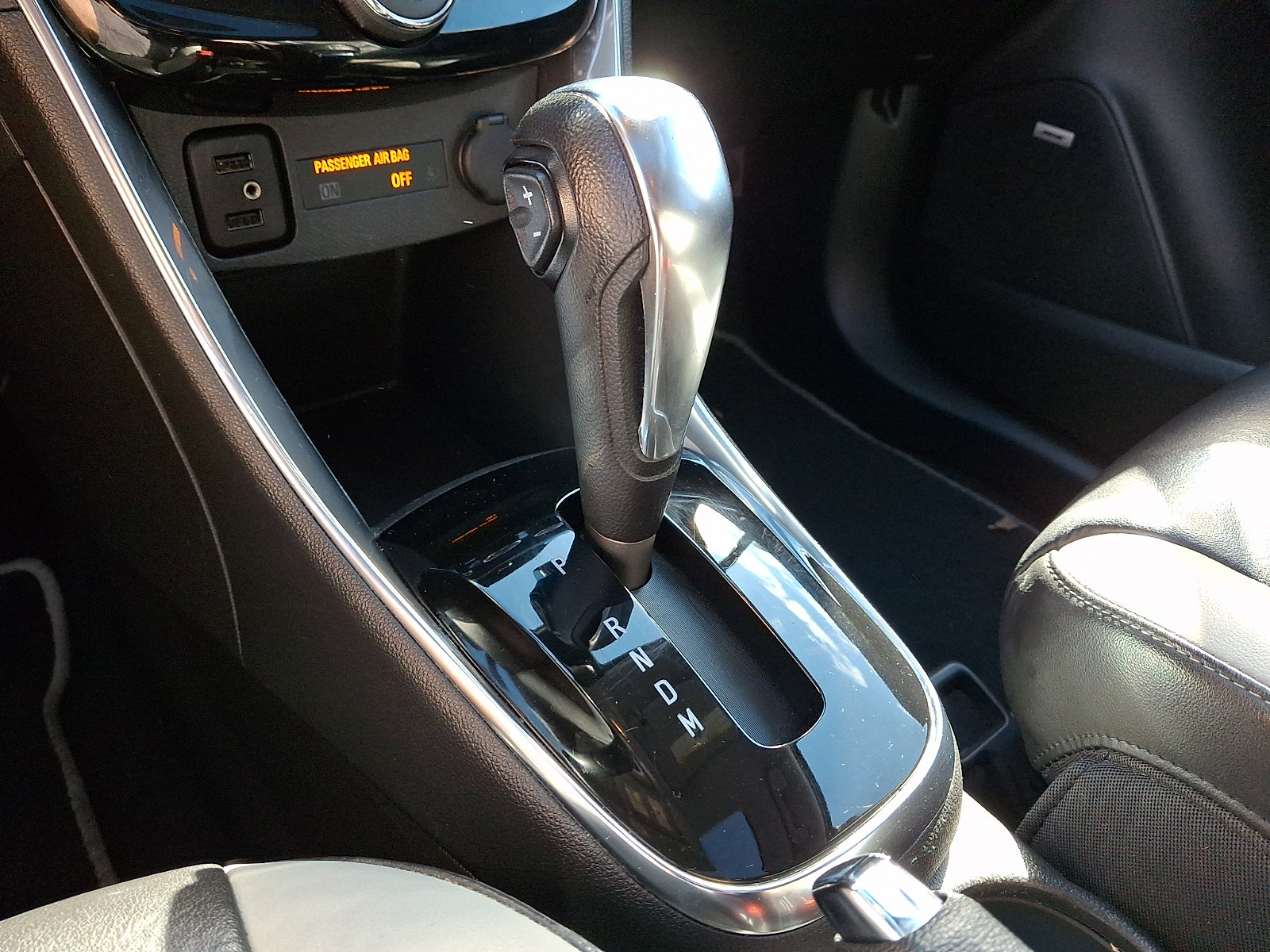 Used 2018 Chevrolet Trax Premier w/ Midnight Edition FWD image 16