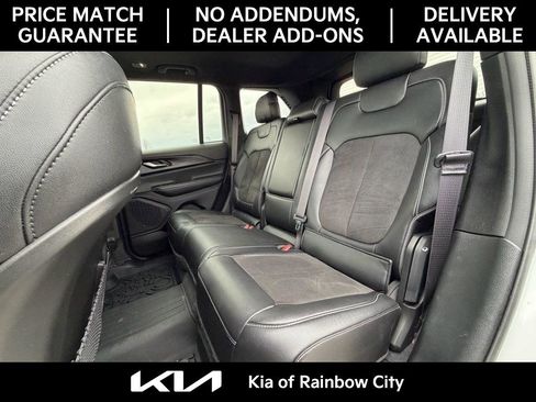 Used 2023 Jeep Grand Cherokee Altitude image 14