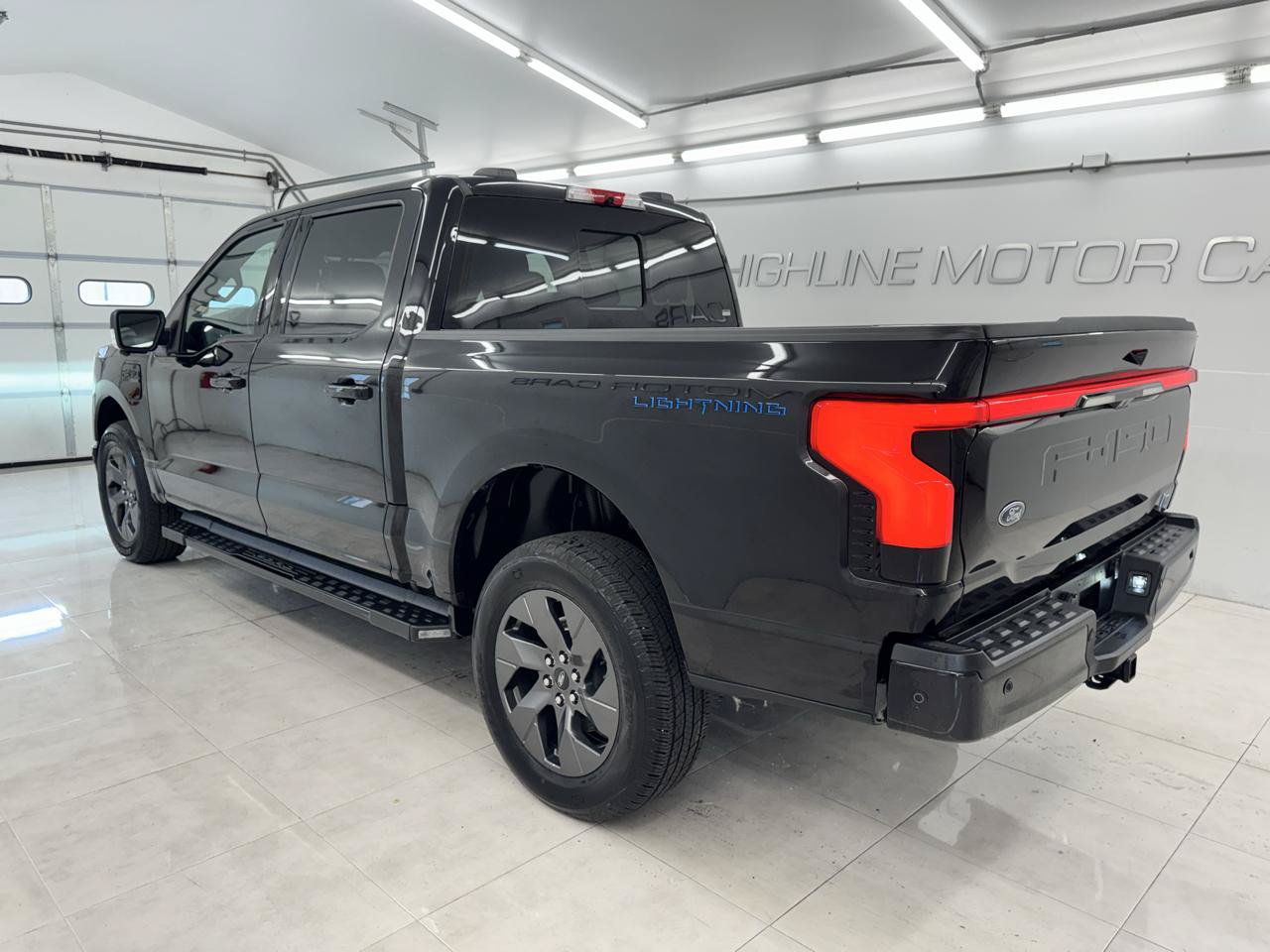 Used 2022 Ford F150 Lightning Lariat AWD/4WD image 8