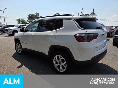 Used 2025 Jeep Compass Latitude AWD/4WD image 12