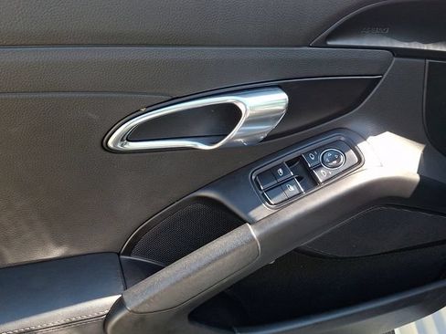 Used 2018 Porsche 718 Boxster S RWD image 13
